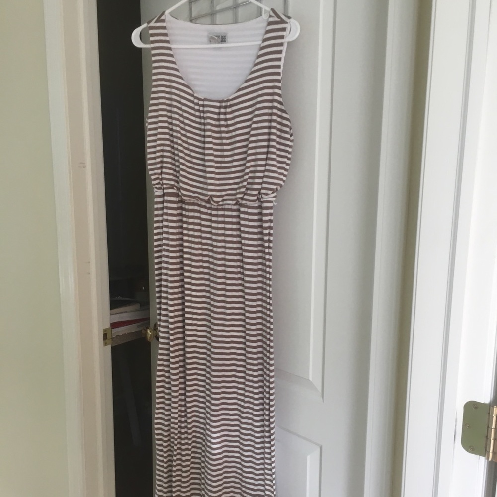 Maxi dress striped by Robbie bee